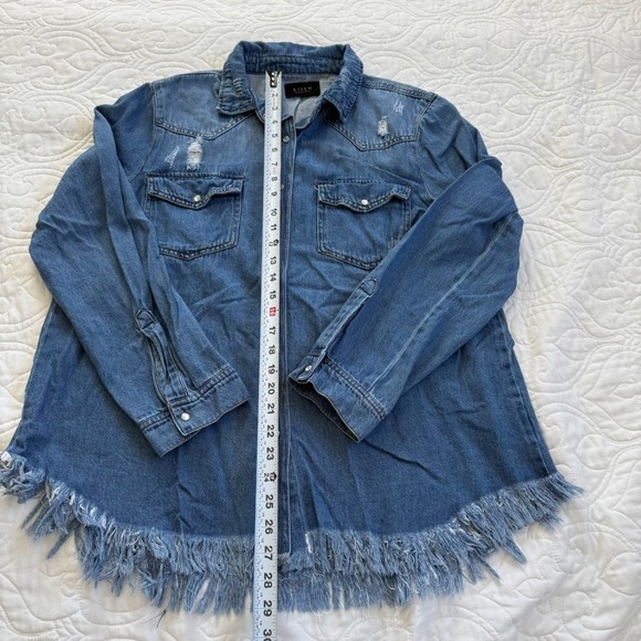 Risen Distressed Denim Pearl Snap Button‎ Raw Frayed Hem Shirt Women's Large EUC - Picture 9 of 11